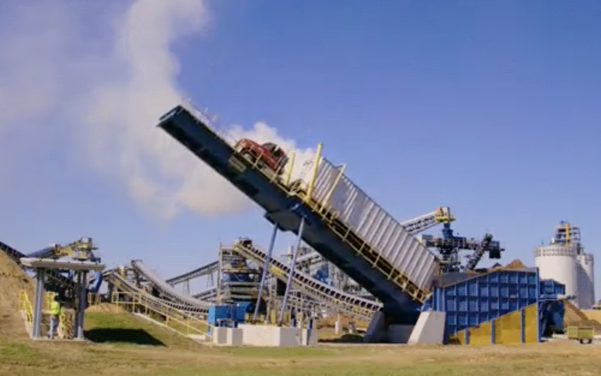 This is how you unload a wood chip truck