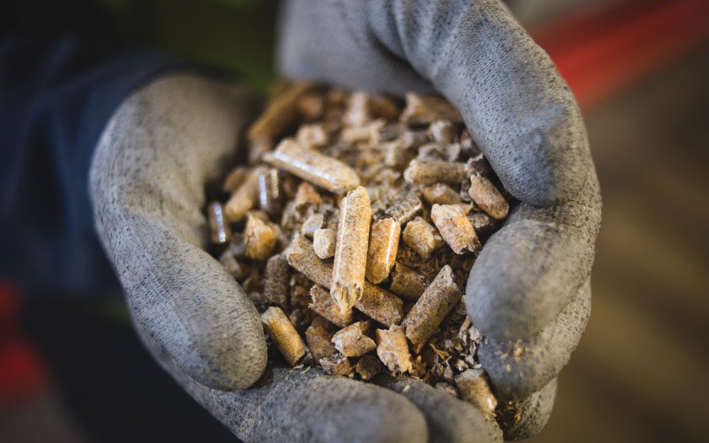Compressed wood pellets